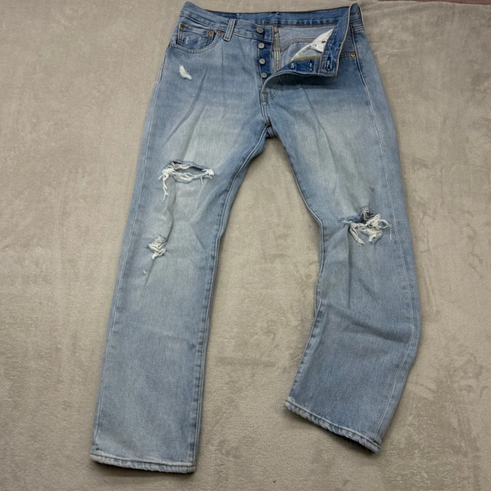 Levi's 501 Original Fit Jeans Mens 30x30 Light Wash Blue Distressed Button Fly
